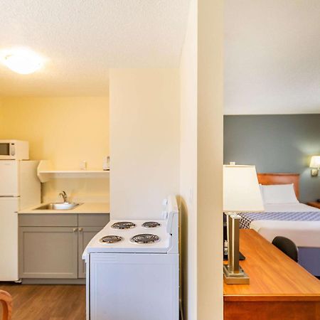 Econo Lodge Inn & Suites University Calgary Luaran gambar