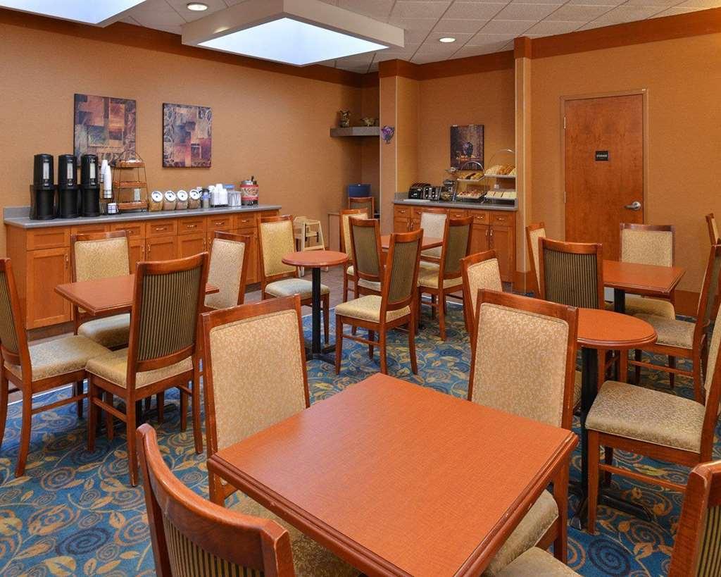 Econo Lodge Inn & Suites University Calgary Restoran gambar